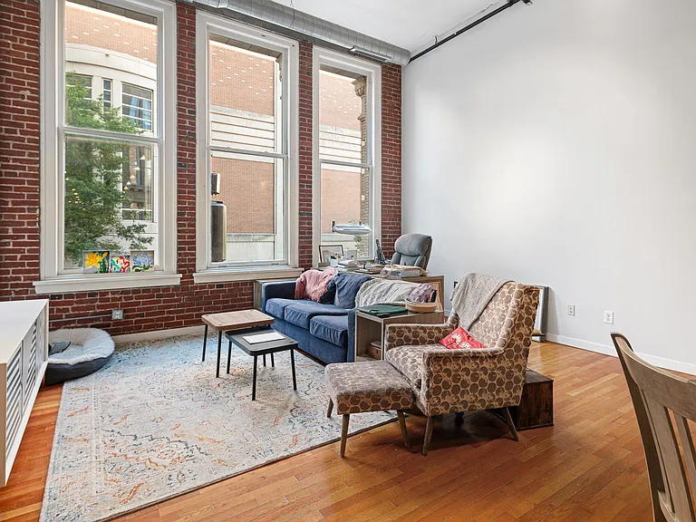 1027 Arch St #207 — Photo 2