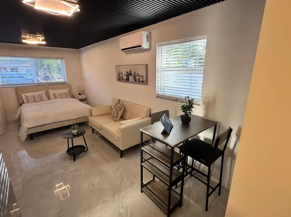 29 SE 8th St #B, Dania, FL 33004