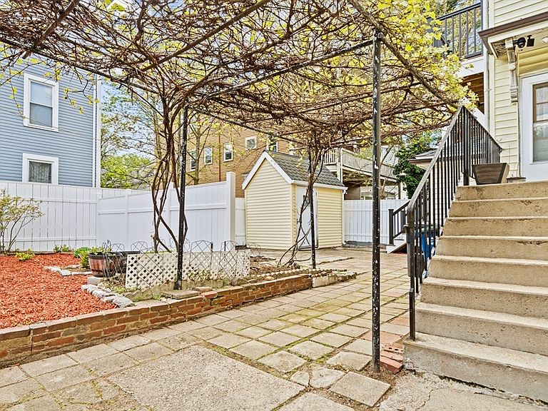 Listing photo 5
