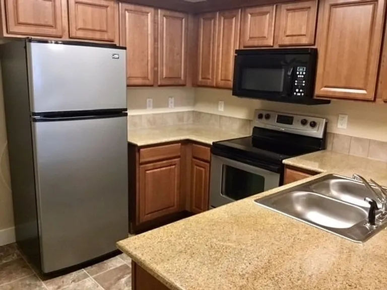 9846 W Rosecroft Ct — Photo 2