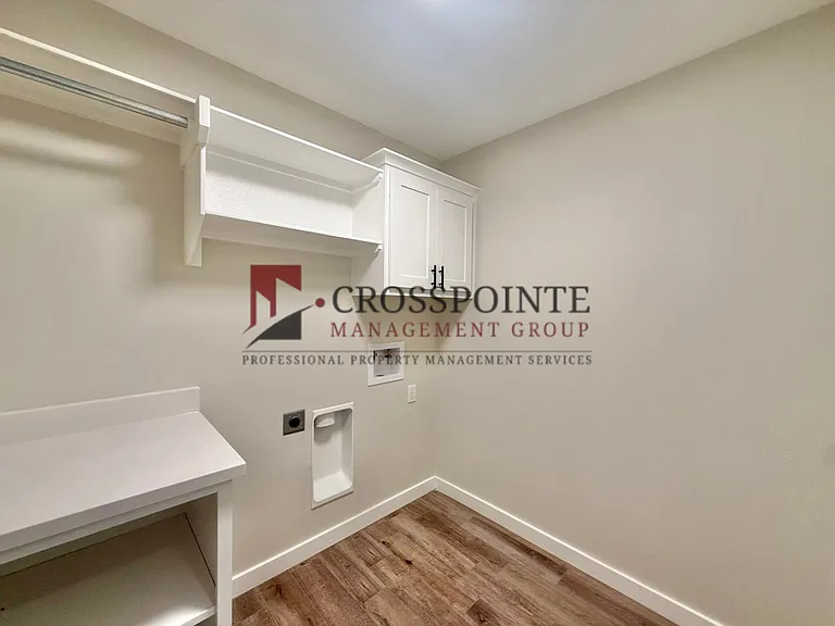 17434 Crossing Cir — Photo 17