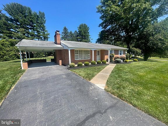 2nd image of 303 Cherokee Pl