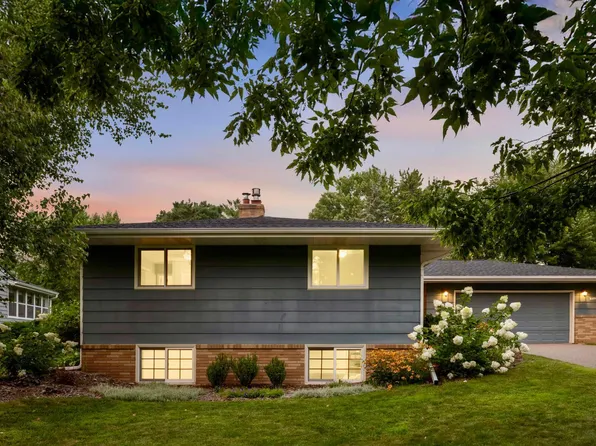 1689 County Road C2 W, Roseville, MN 55113
