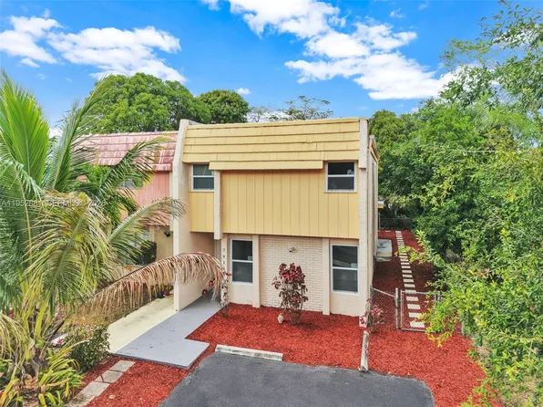 7911 SW 9th St, Pompano Beach, FL 33068