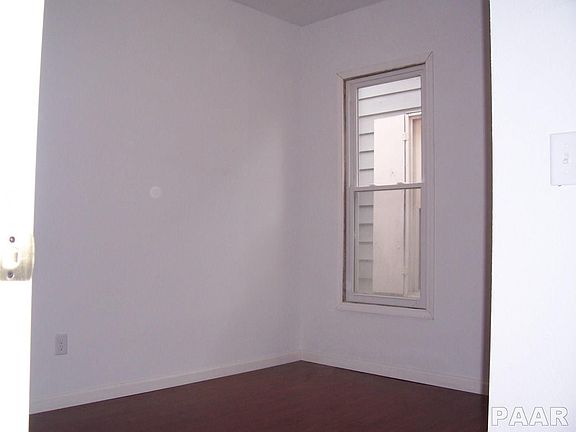 4th image of 1829 N California Ave