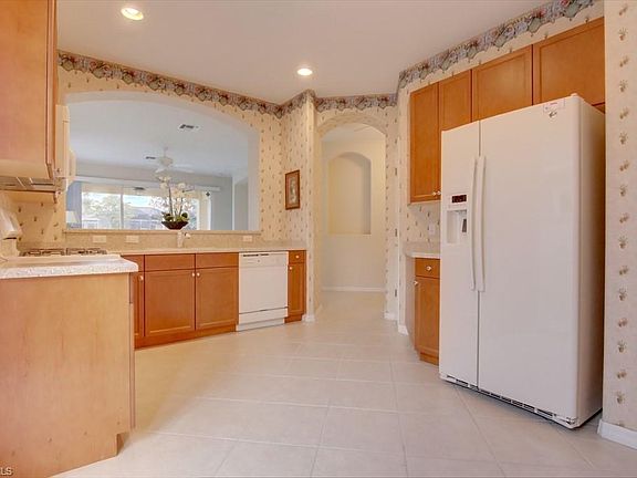 5th image of 10717 Avila Cir