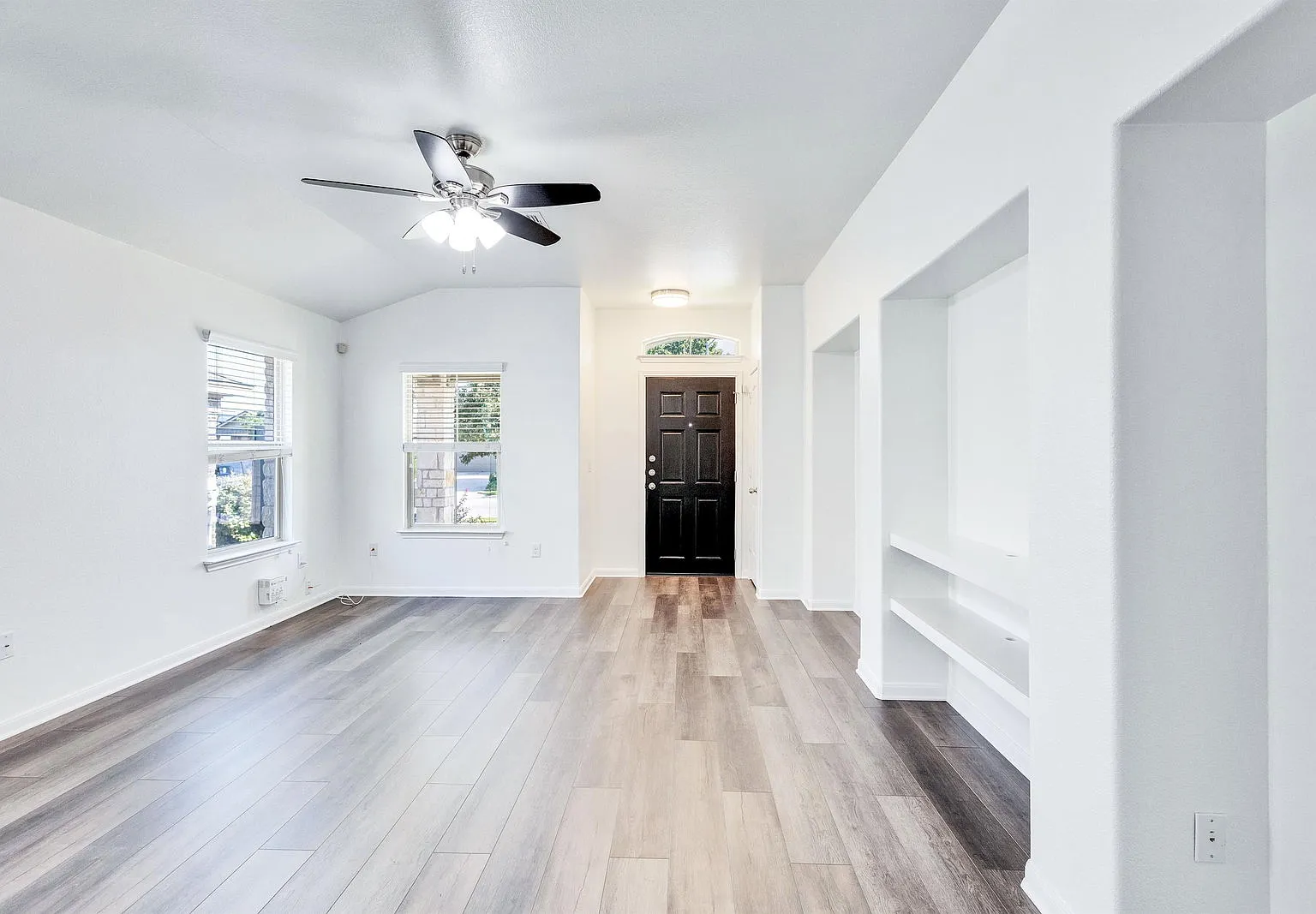 3 bed, 2.0 bath, 1509 sqft, $2,050 — Photo 3