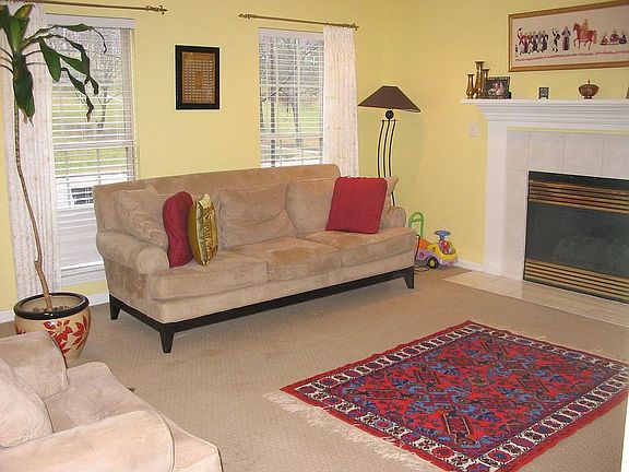 Great room w/ fireplace