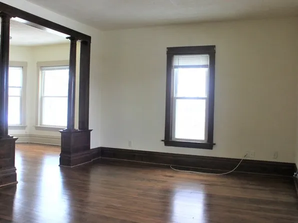 219 Grove St Unit 219, Woodstock, IL 60098