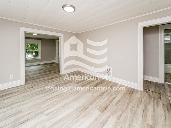 923929_003_living_room_13787855.jpg