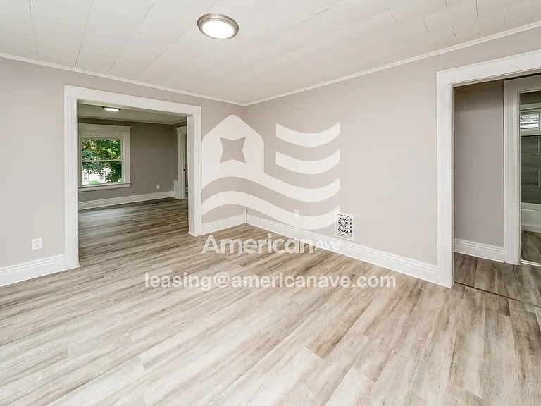 923929_003_living_room_13787855.jpg