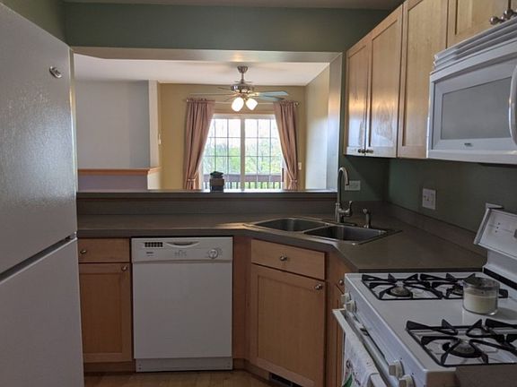 4th image of 606 Foxridge Dr #606