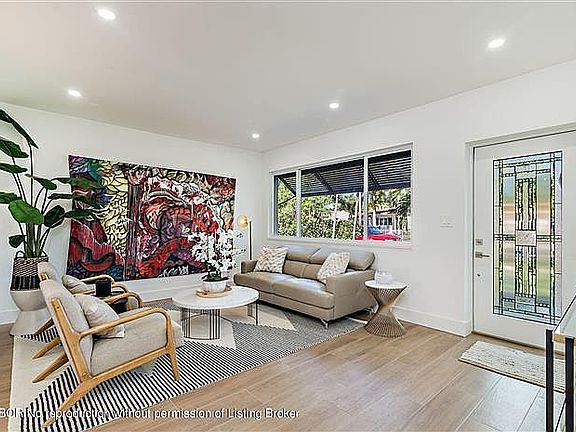 5th image of 360 Lytle St