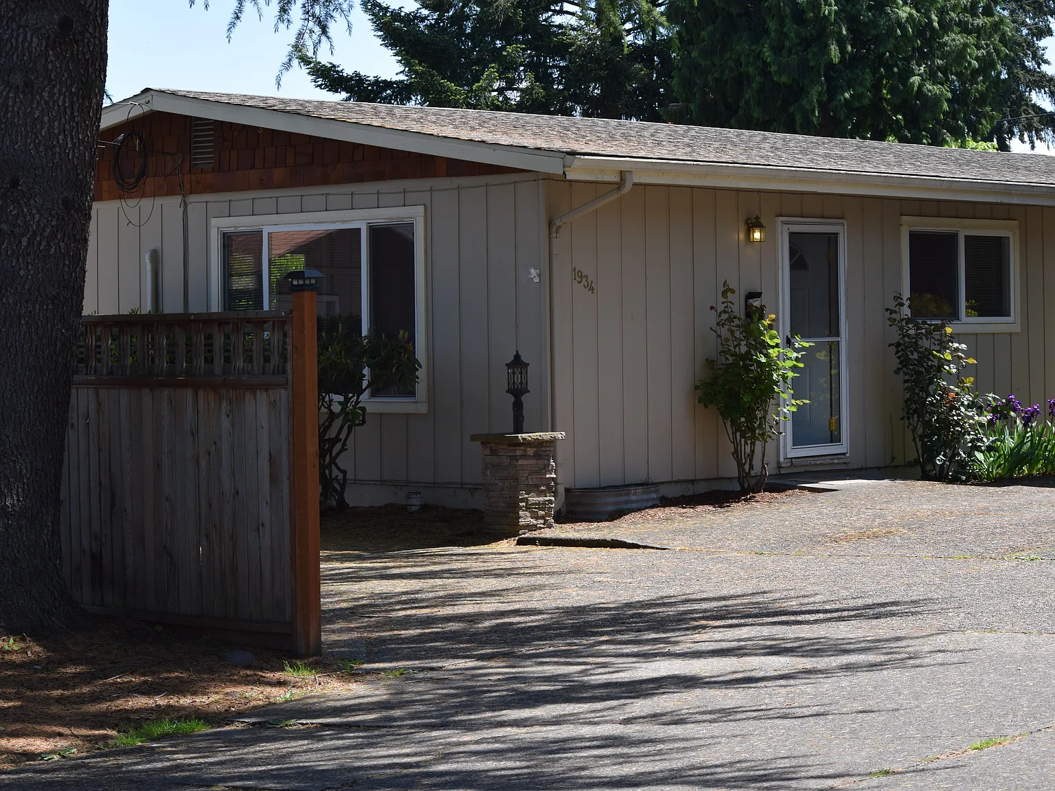 2 bed, 850 sqft, $1,800 — Photo 2