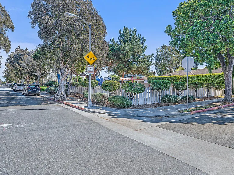 656 Ozone St — Photo 14