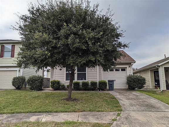 4th image of 8235 Wooded Terrace Ln