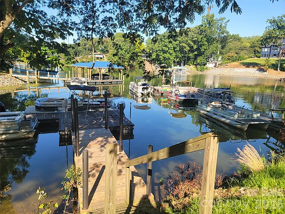 4th image of 247 Spring Shore Rd