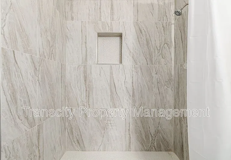 2143 E Center Ln #2 — Photo 14