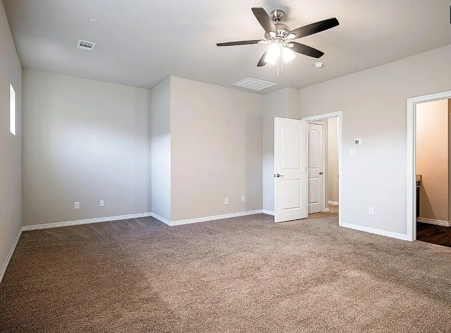 3 bed, 3.5 bath, 1857 sqft, $2,000 — Photo 3