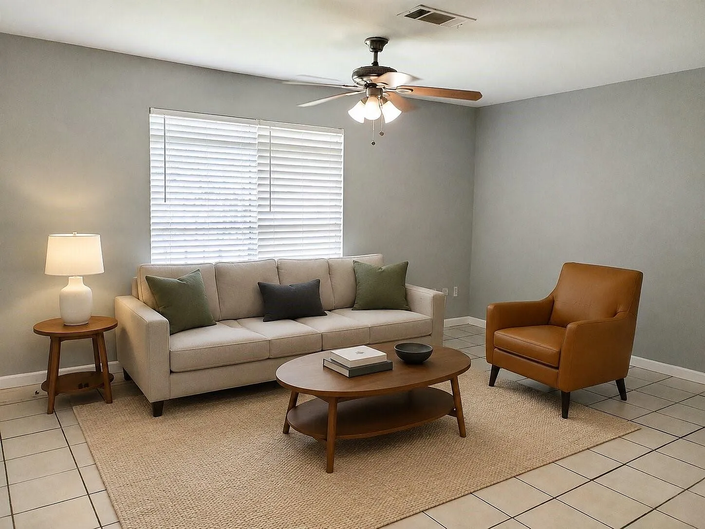 4 bed, 2.0 bath, 1684 sqft, $1,800 — Photo 2