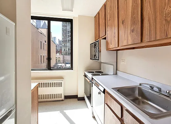 Sold by Warburg | media 13