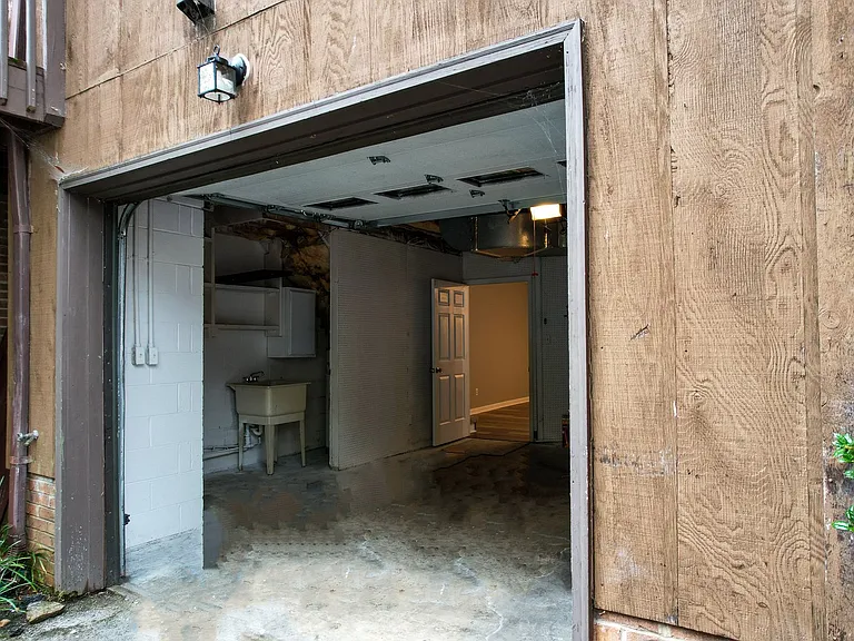1207 Timbers Ln — Photo 35