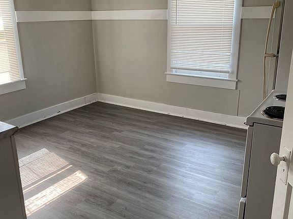 3rd image of 926 1/2 W Charles St