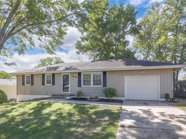 300 SE Moore St, Blue Springs, MO 64014