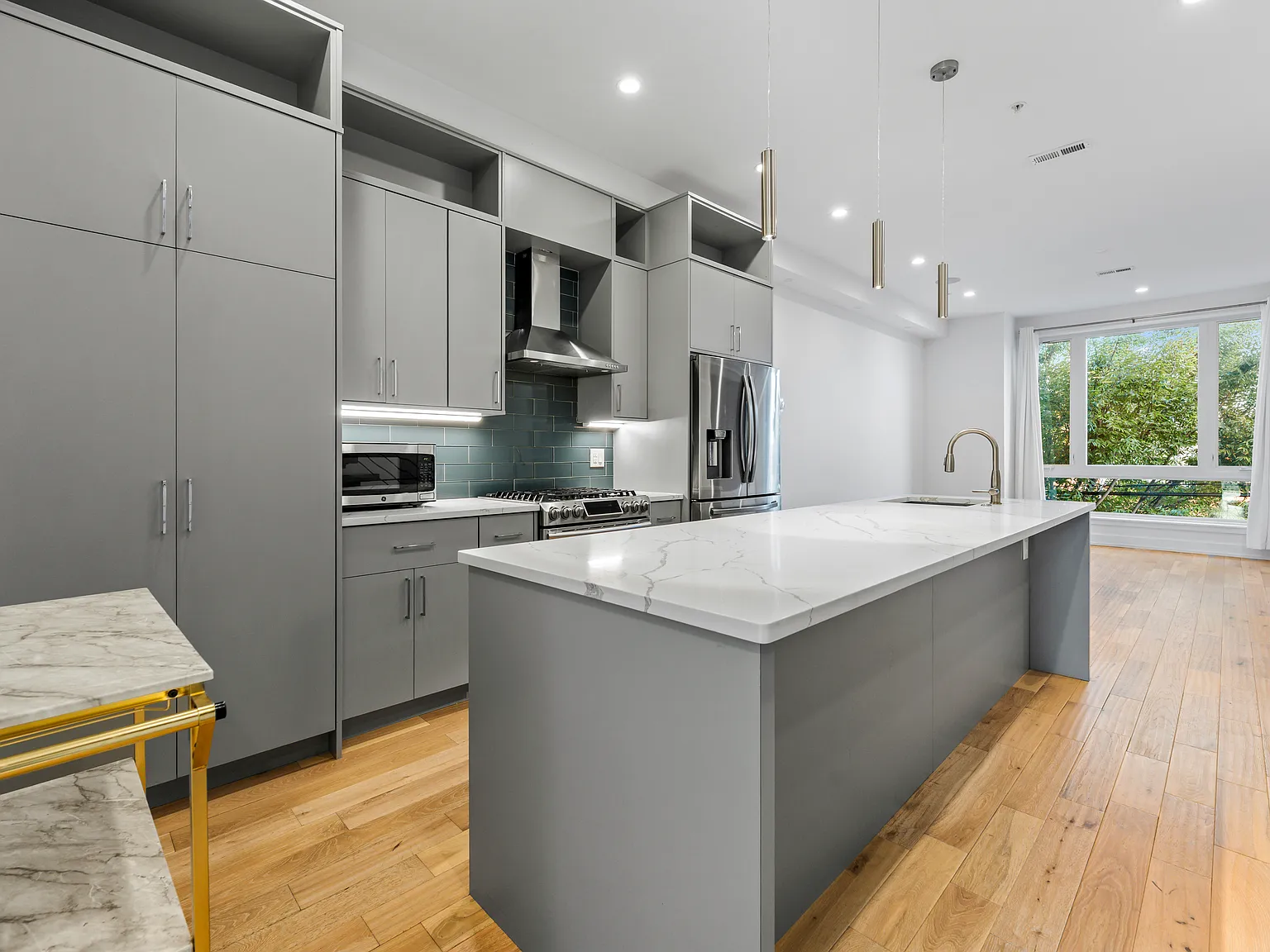 3 bed, 1800 sqft, $3,000 — Photo 3