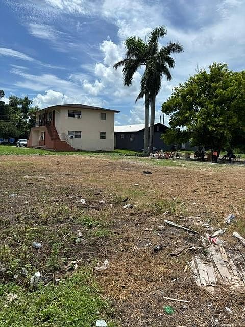1st image of 724 SW Avenue B Avenue