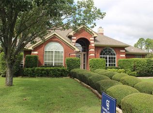 407 Honeysuckle Dr, Cleburne, TX 76033