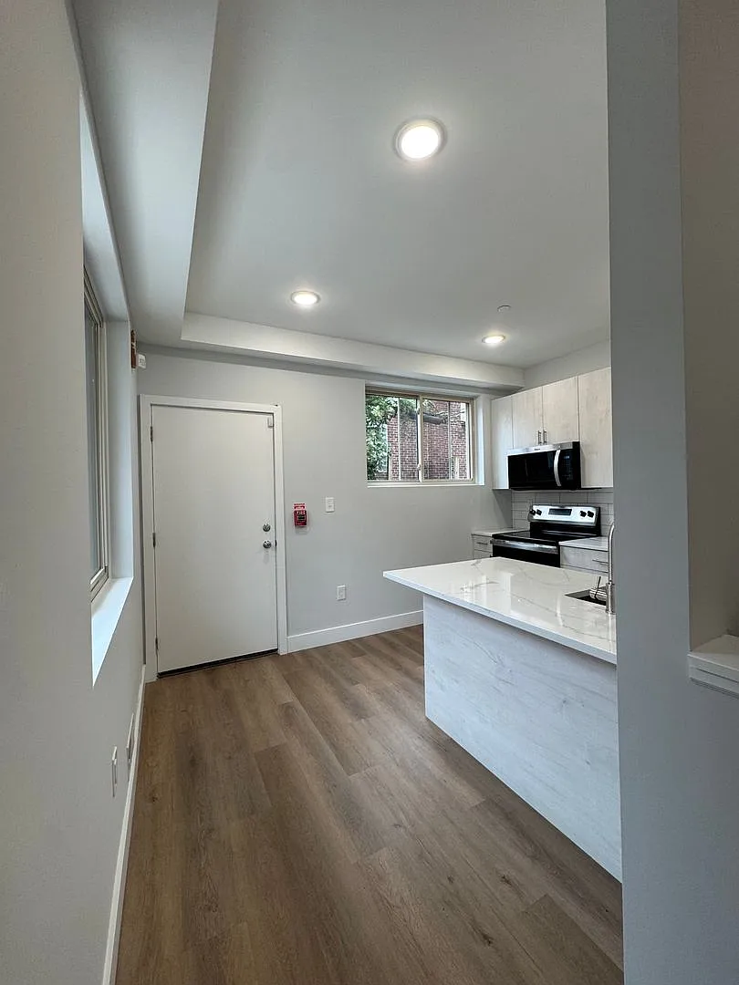 3263 N 13th St. — Photo 4