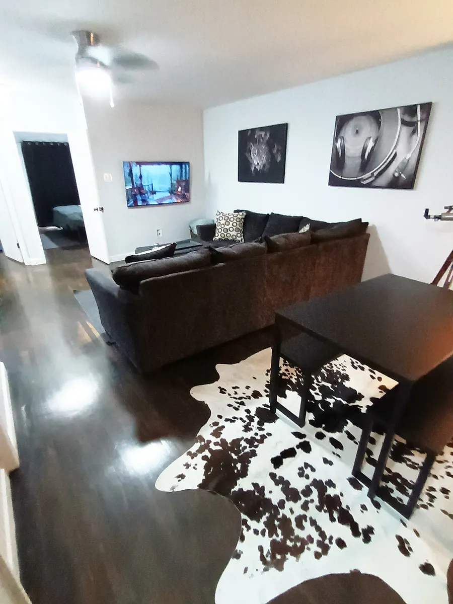 Living Room - 3541 Victor St