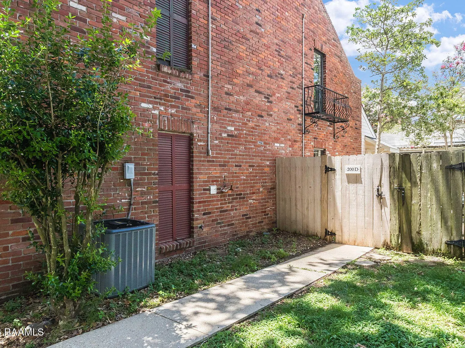 2 bed, 1100 sqft, $1,500 — Photo 3