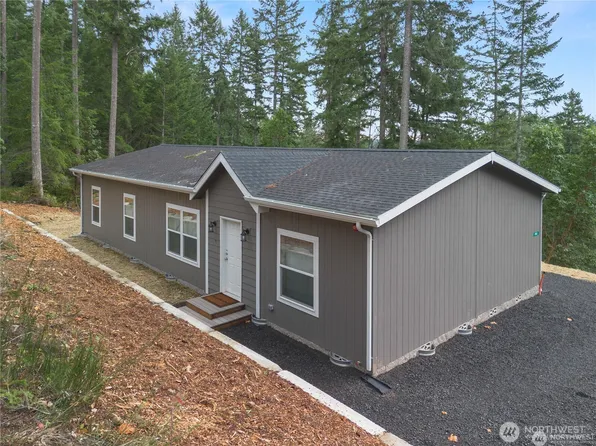 8942 W McKenna Falls Rd W, Bremerton, WA 98312