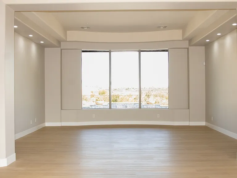 Grand Entry/Expansive Great Room
