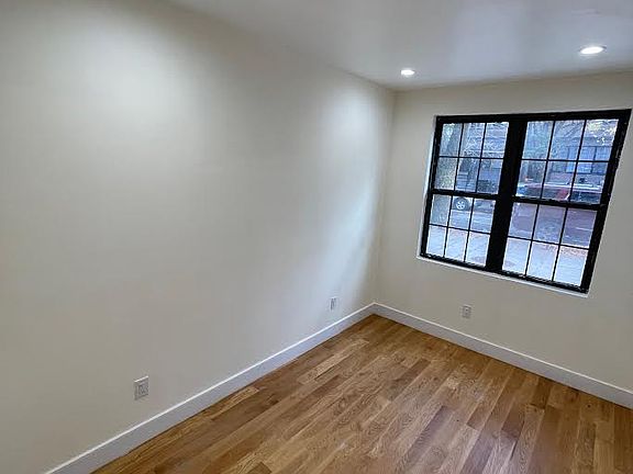 4th image of 141 Woodbine St #11