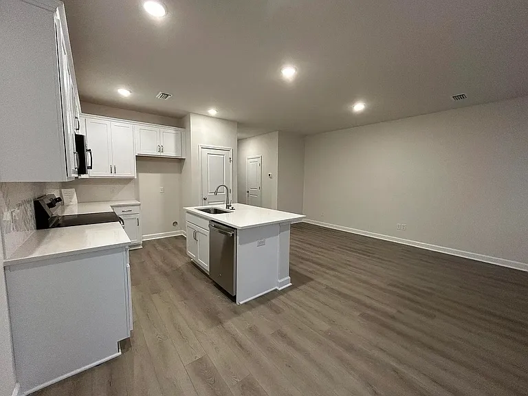 451 Martins Creek Blvd — Photo 4