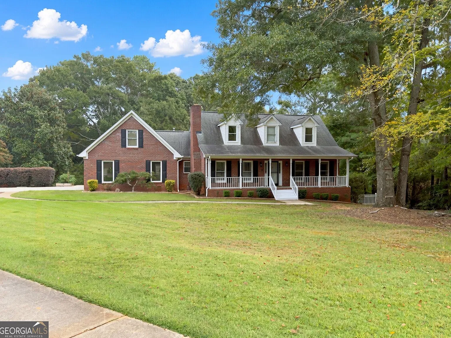 4 bed, 2.5 bath, 2652 sqft, $2,995 — Photo 1