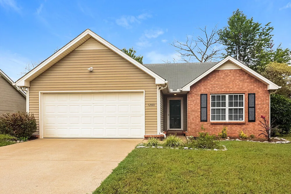 3 bed, 2.0 bath, 1380 sqft, $1,895 — Photo 1