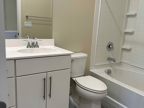 4th image of 29800 Mission Blvd #10
