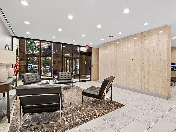 3rd image of 525 W Hawthorne Pl APT 1102