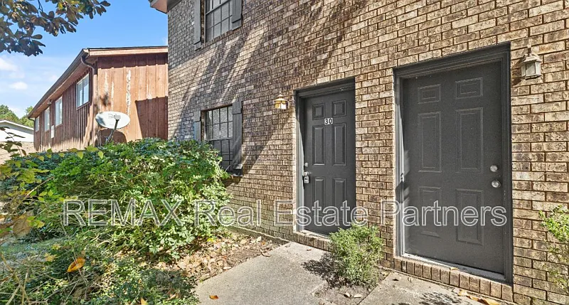 Mablewood Apartments — Photo 3