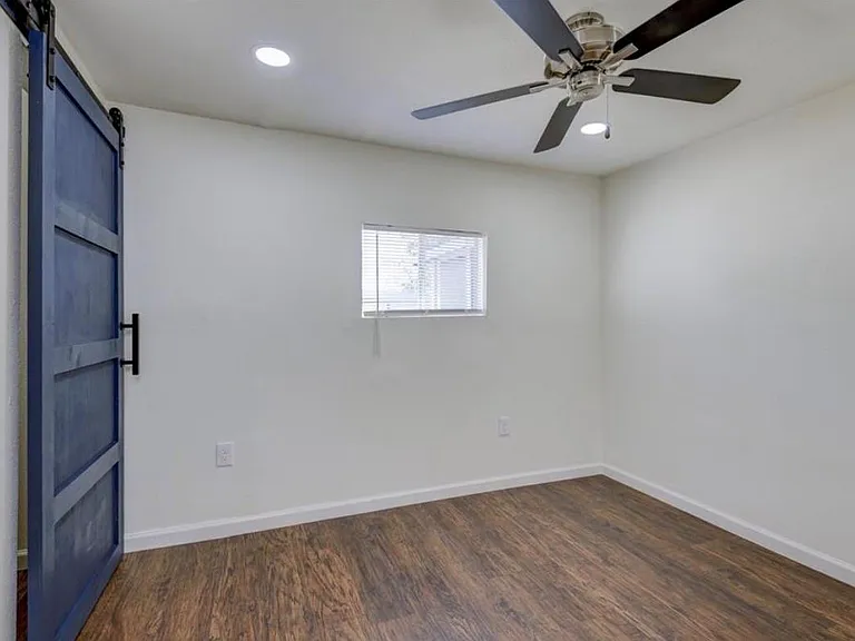 804 Carnegie St — Photo 17