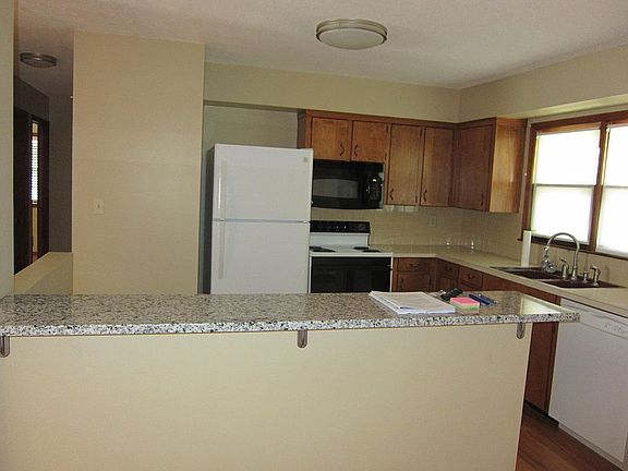 3rd image of 16801 S Cogan Dr
