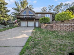 823 Beaver Lake Blvd, Plattsmouth, NE 68048