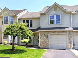 4 Holly Cir, Newtown, PA 18940