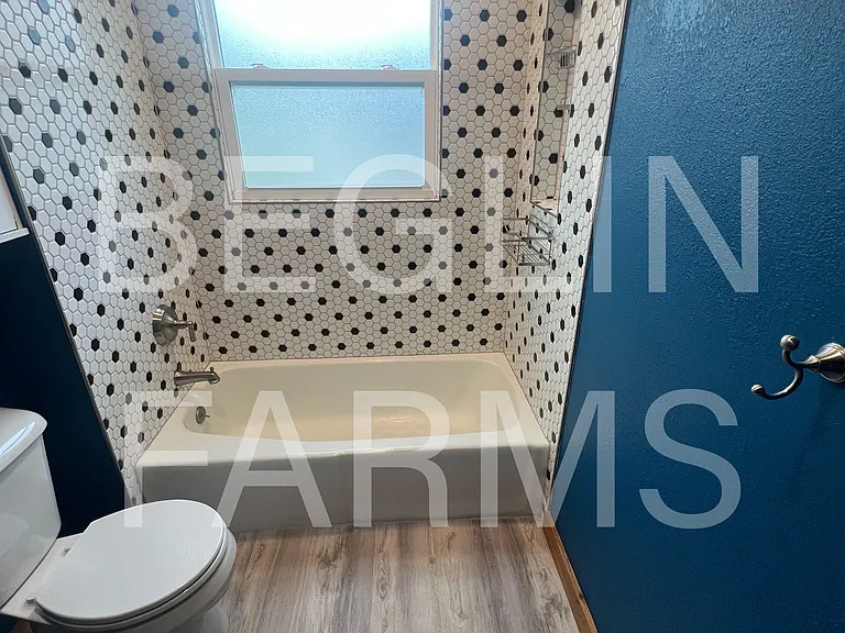 222 SW Logan St — Photo 8