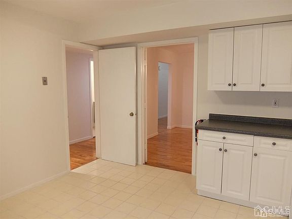 5th image of 35 Sayre Dr