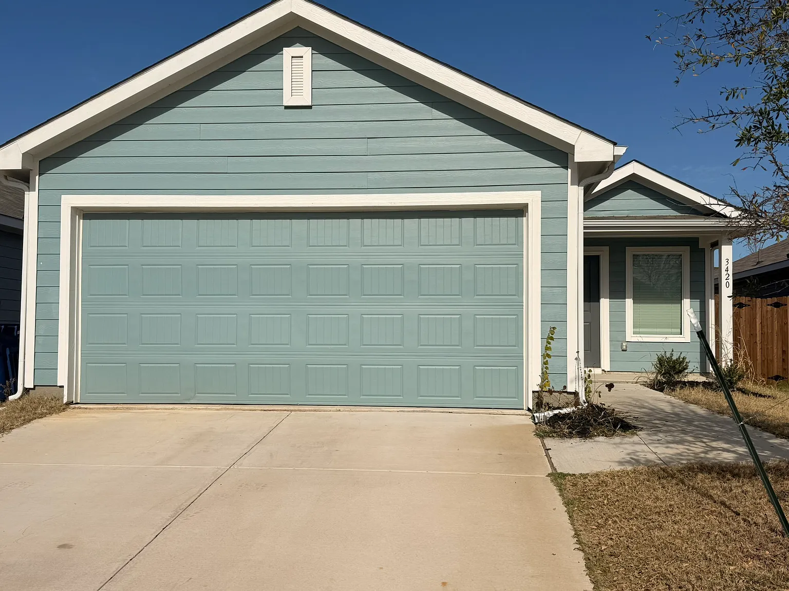 3 bed, 1264 sqft, $2,100 — Photo 1